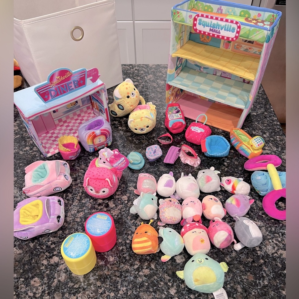 Squishville Squishmallow Set Mini Plush Playset with Accessories